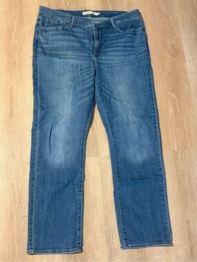 Signature Levi Strauss Midrise Straight Jeans Size 18M– Excellent Condition